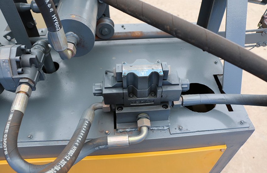 GT6-18 Wire straightening and cutting machine Product display.jpg