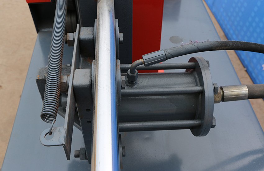 YGT4-12 Single traction Full-automatic Steel bar straightening and cutting machine Product display.jpg