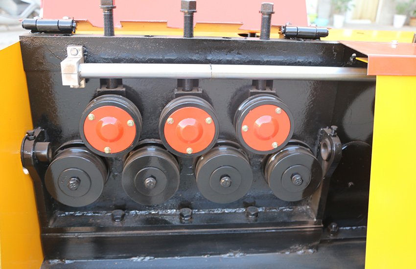 GT4-14 High speed Full-automatic Steel bar straightening and cutting machine Product display.jpg